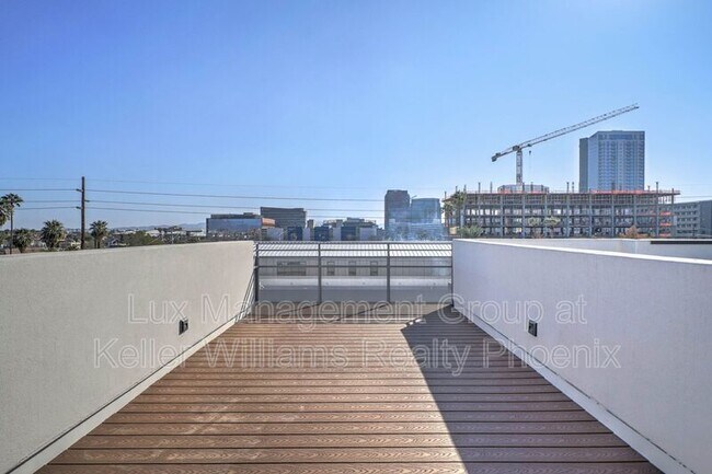 Building Photo - 504 E Roosevelt St