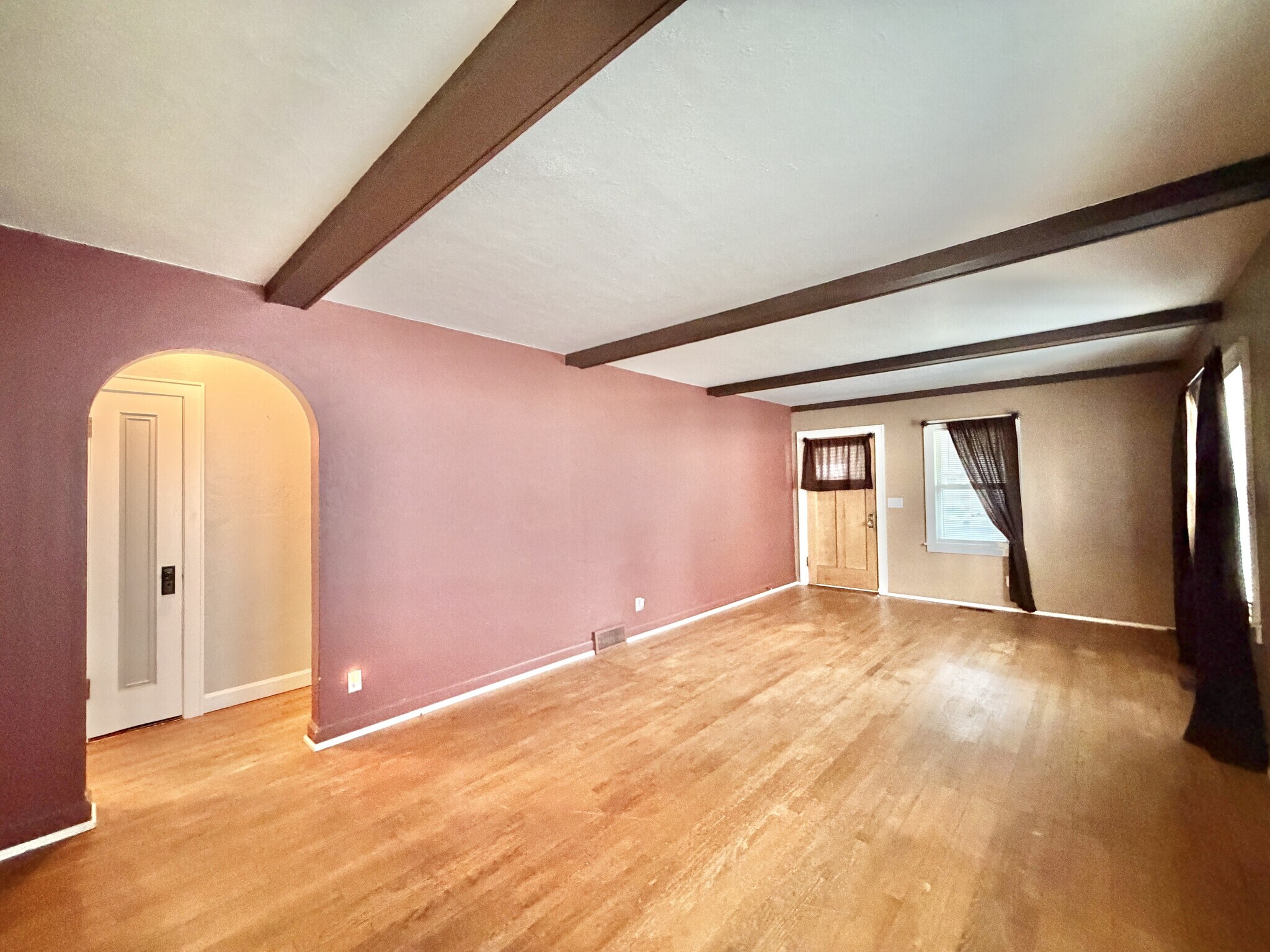 Building Photo - 607 N Palm St