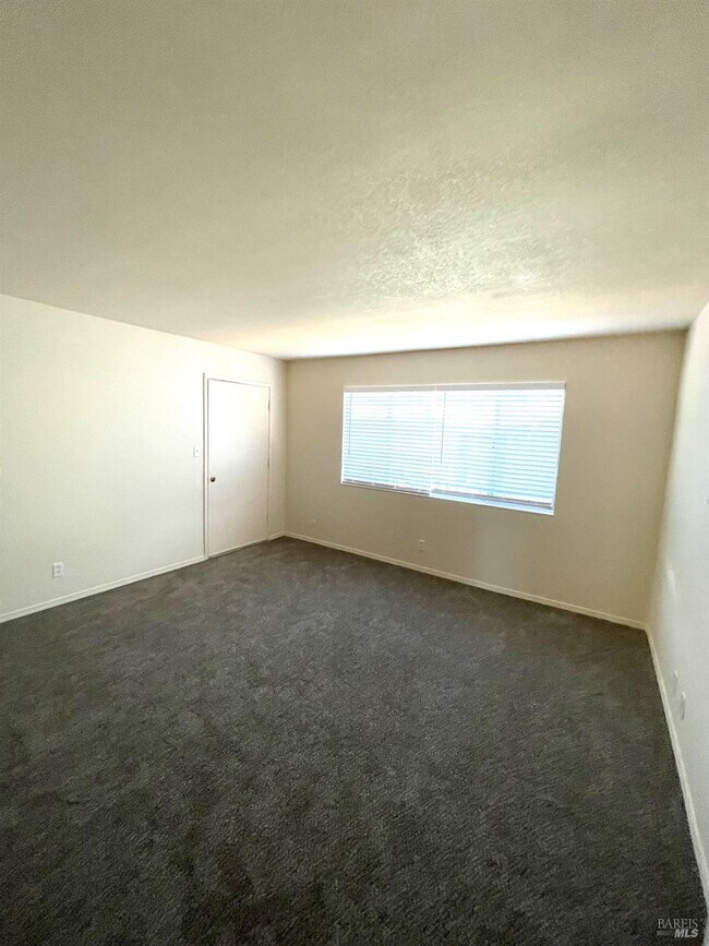 Building Photo - 226 E J St