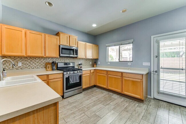 Building Photo - 2313 N Presidential Dr