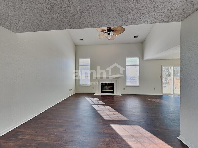 Building Photo - 4323 Autumn Crest Ct