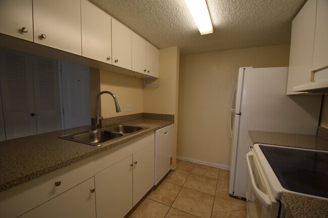Building Photo - 3421 Winkler Ave