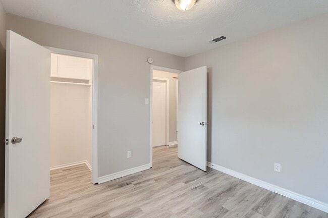 Building Photo - 1304 Seabrook Dr