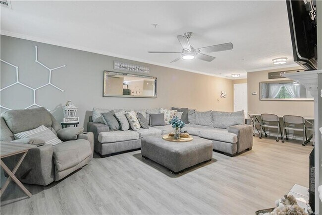 Building Photo - 2 Bedrooms 2 Bathrooms Condo