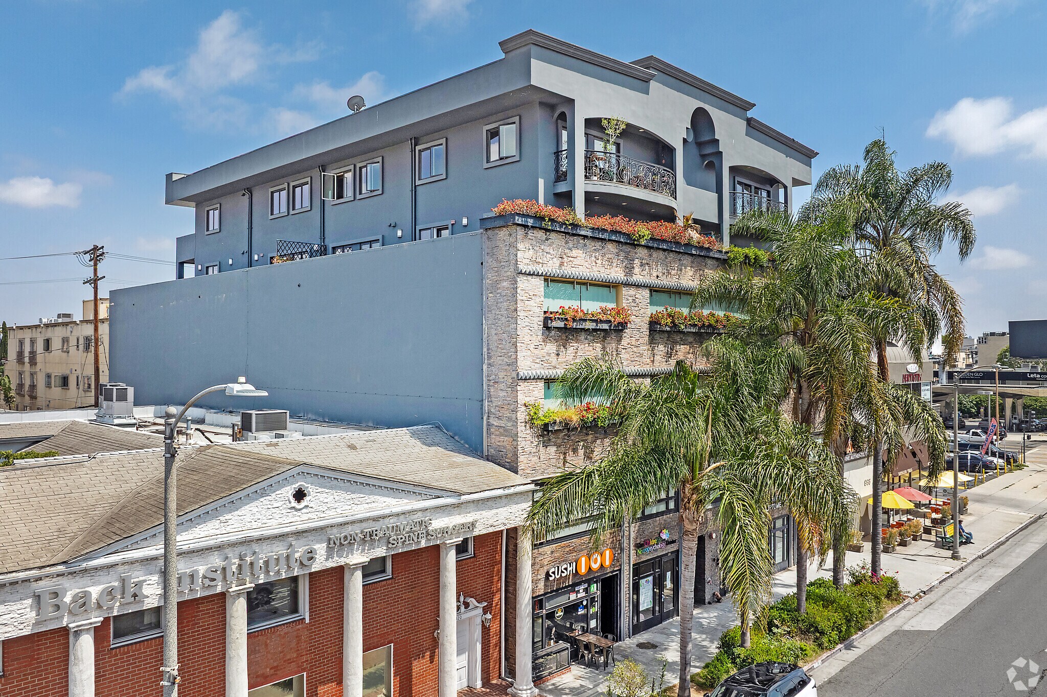 Building Photo - 930 S Robertson Blvd