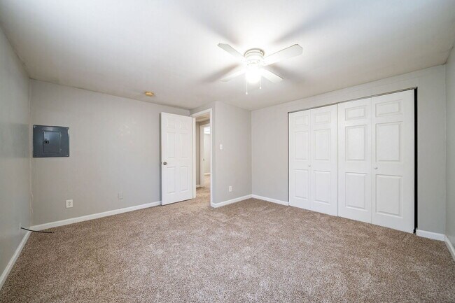 Building Photo - 511 Elsmere St