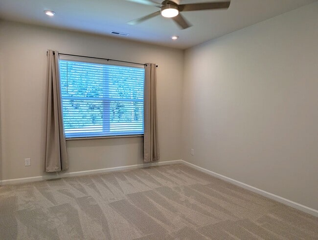 Building Photo - Pristine 2 story Townhome located in the Fifteen Cannon Community in Charlotte!