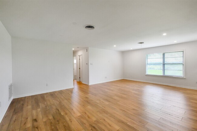 Building Photo - 3605 Longherridge Dr