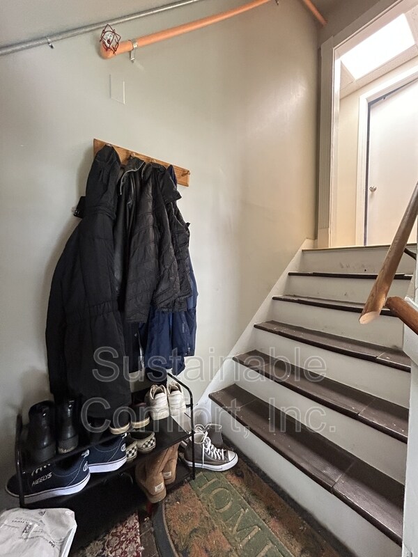 Building Photo - 36 Roxbury St