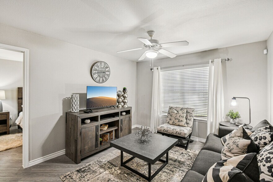 Building Photo - Stonecreek Apartments