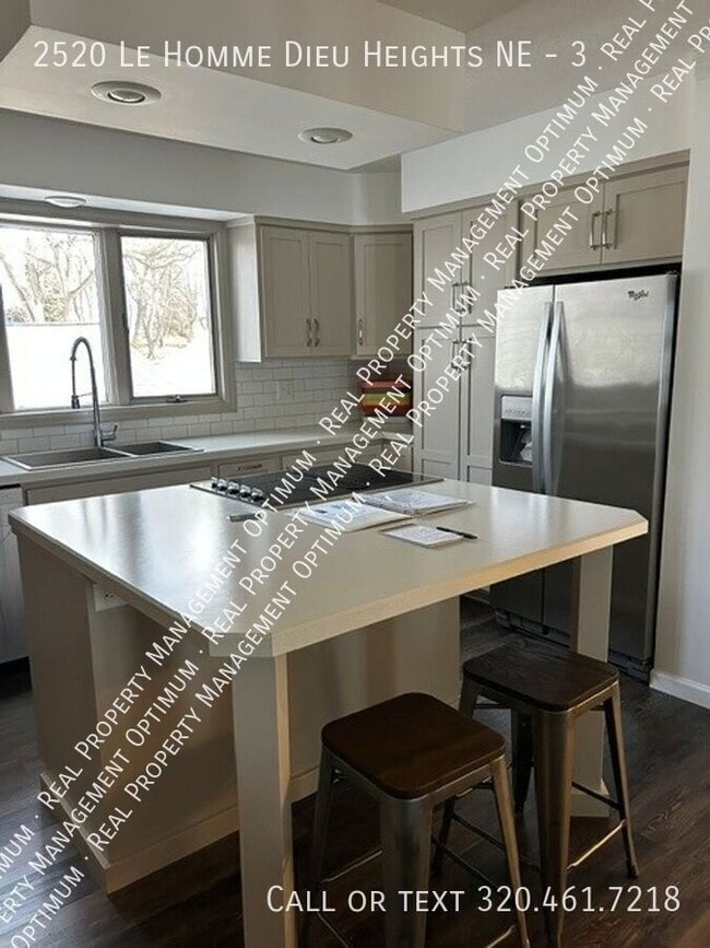 Building Photo - 2520 Le Homme Dieu Heights NE