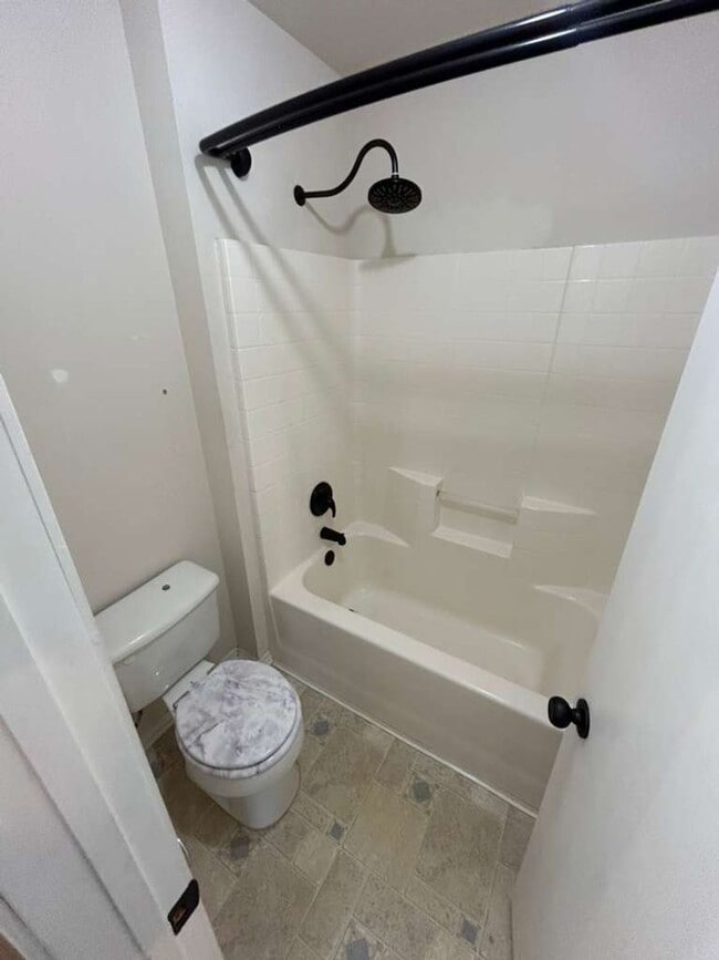 Building Photo - 3830 Kiest Knoll Dr