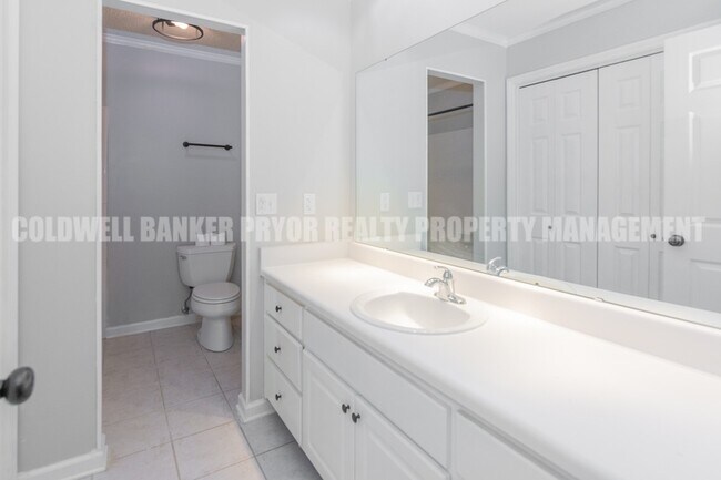 Building Photo - 211 Sandpiper Ln