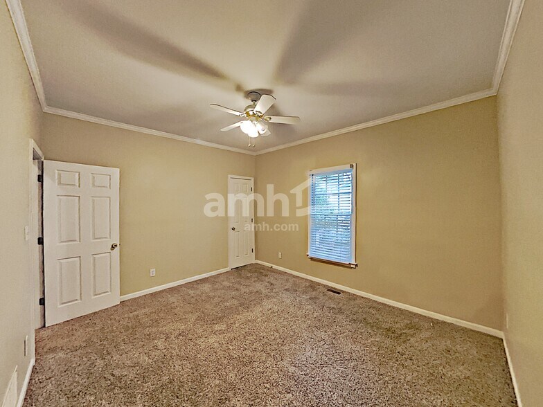 Building Photo - 1302 Dungan Dr NW