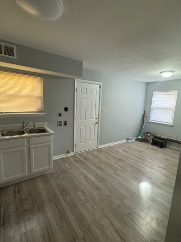 Building Photo - 2606 Westminster Ave