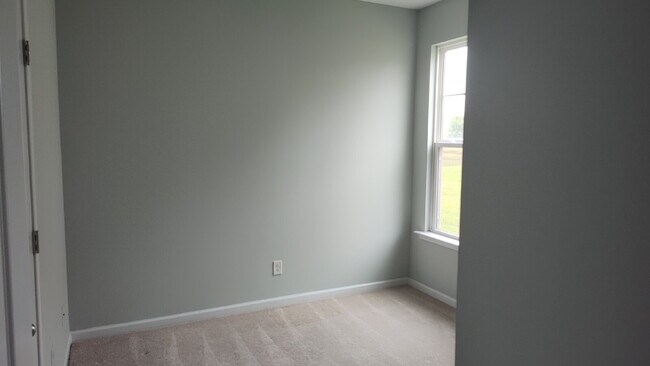 Building Photo - Spacious Home in a Gated Community!!!