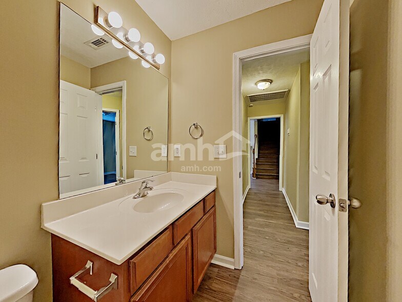 Building Photo - 4005 Strata Dr