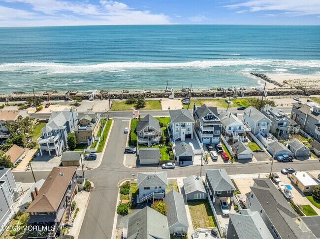 Building Photo - 1 Beach Way