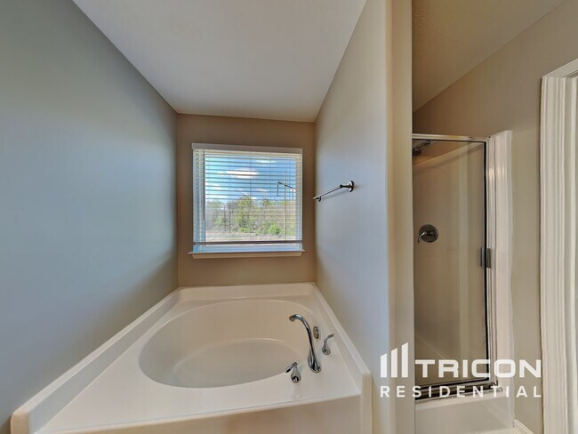 Building Photo - 4636 Queen Pierrette St