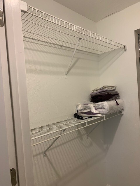 Building Photo - 500 Windsong Cir