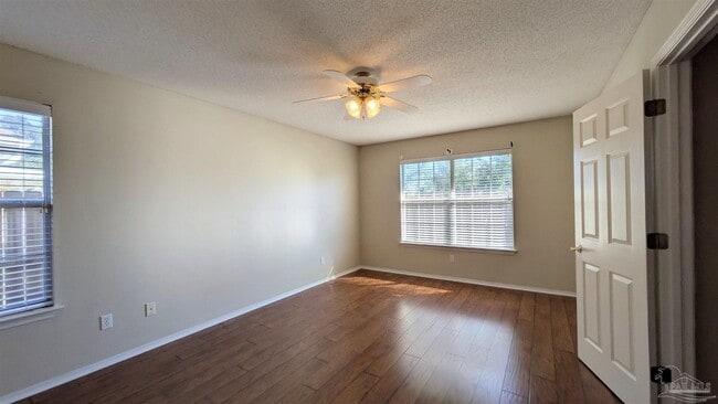 Building Photo - 213 Mirabelle Cir