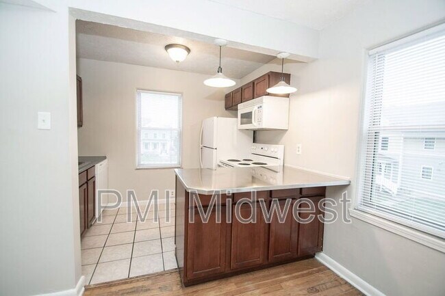 Building Photo - 146 E 19th St