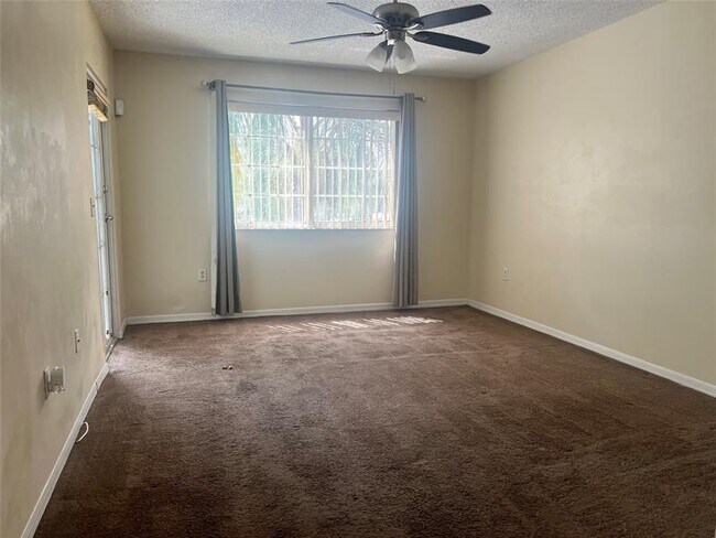 Building Photo - 5065 Wiles Rd