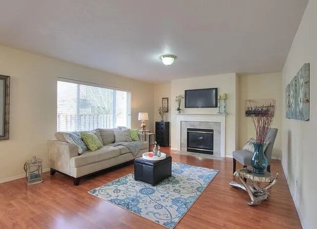Building Photo - 739 NE 61st Ct