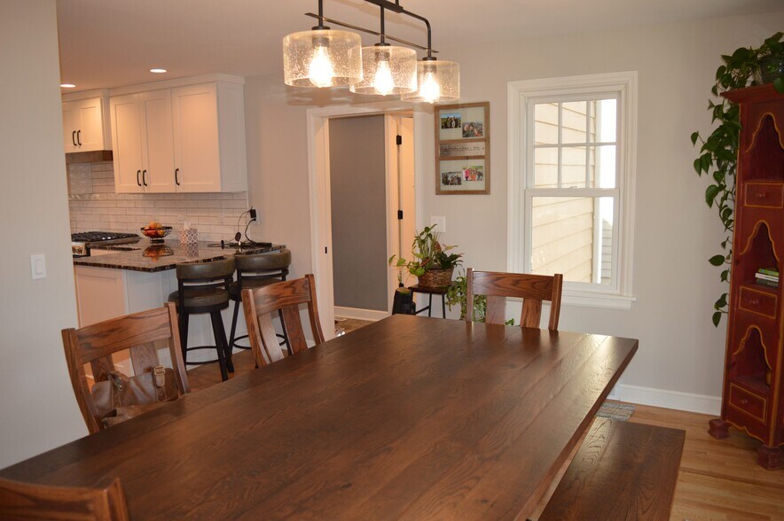 Building Photo - 4145 Hiawatha Dr