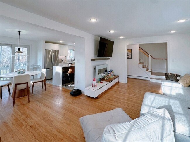 Building Photo - 27 Rockville Ave