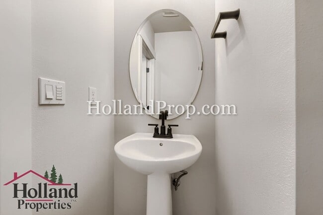 Building Photo - 3 Bedroom new home in South Hillsboro area