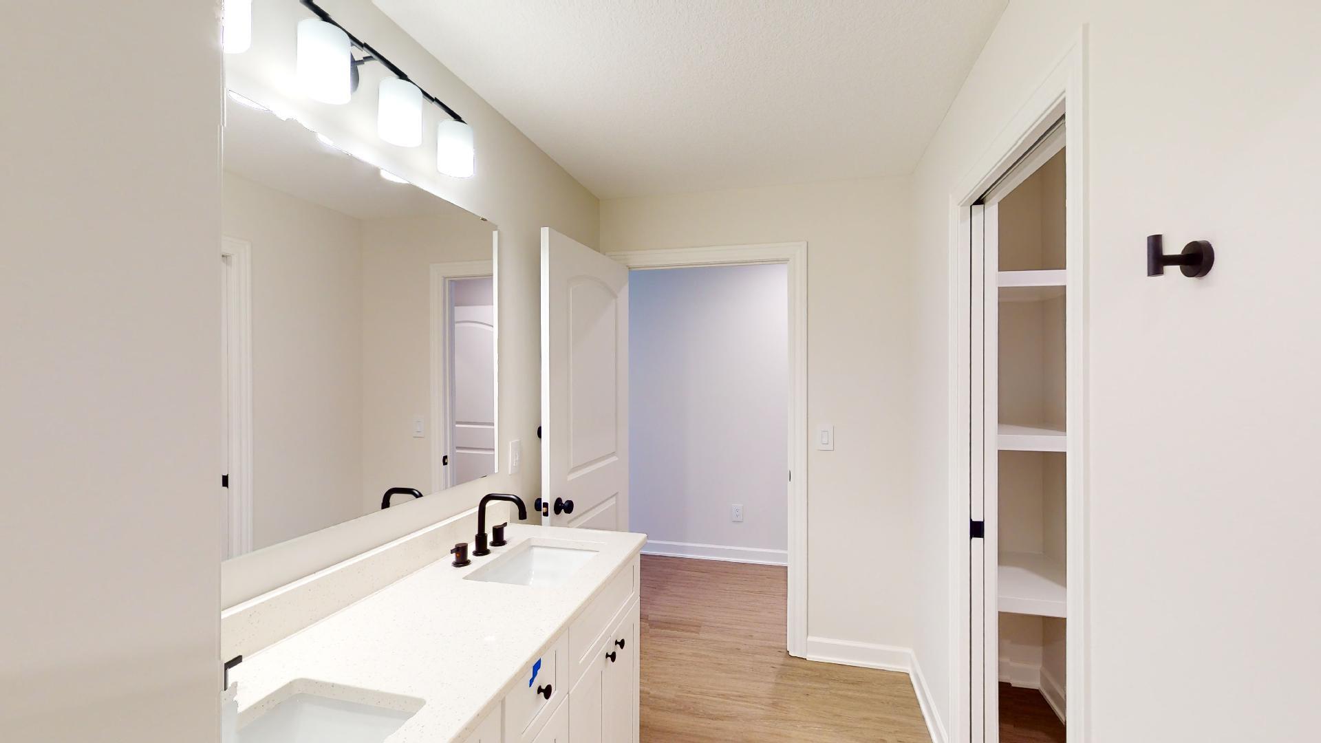 Building Photo - 827 Willow Pl