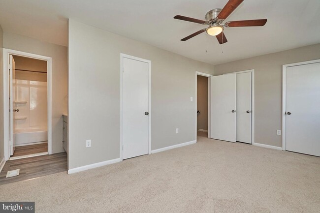 Building Photo - Charming 3-Bedroom Townhome in the Heart o...