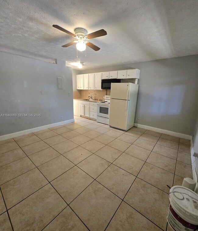 Building Photo - 3981 SW 12th Pl