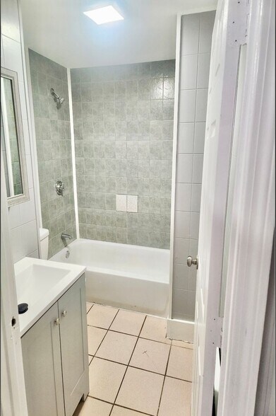 Building Photo - 22-24 Lawn Avenue - Unit #1F