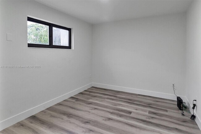 Building Photo - 4037 SW 65th Ave