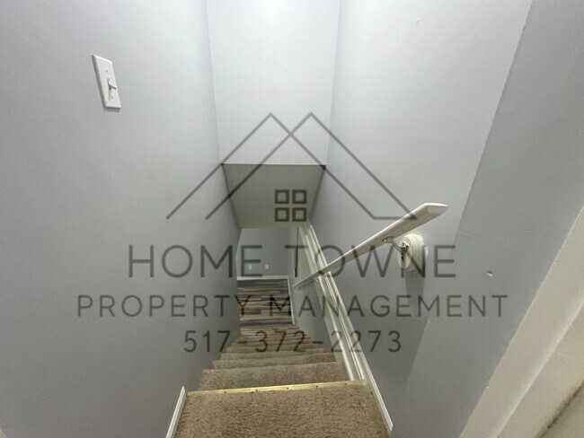 Building Photo - 5935 Twin Oaks Dr