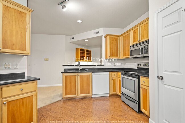Building Photo - Wonderful Three Bedroom Condo at The Summe...