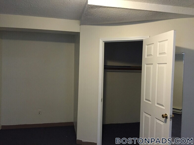 Building Photo - 165 Hemenway St