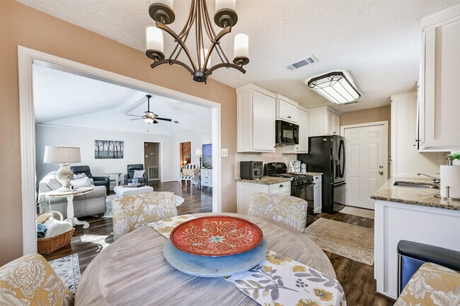 Building Photo - 3007 Chester Dr