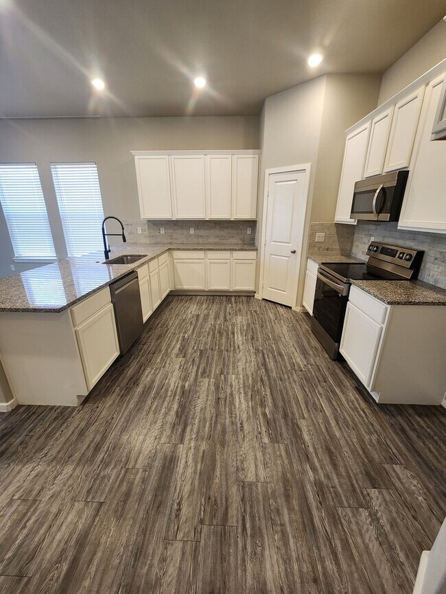 Building Photo - In Lone Star Trails! 3 bed 2 bath, 2 car garage