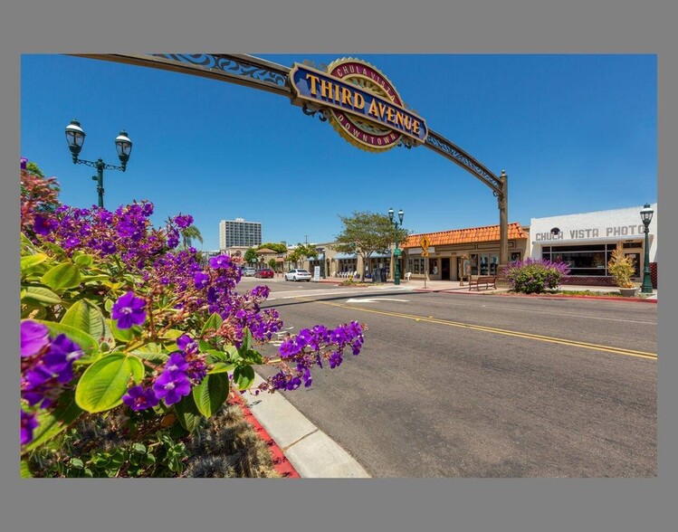 Third Avenue Downtown Chula Vista Street Sign - Elan Villa Parq