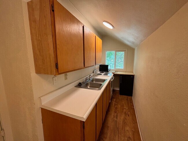 Building Photo - 2301 W Regan Ave