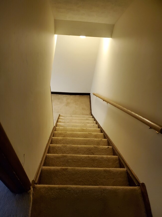 Building Photo - 2790 Mt Holyoke Rd