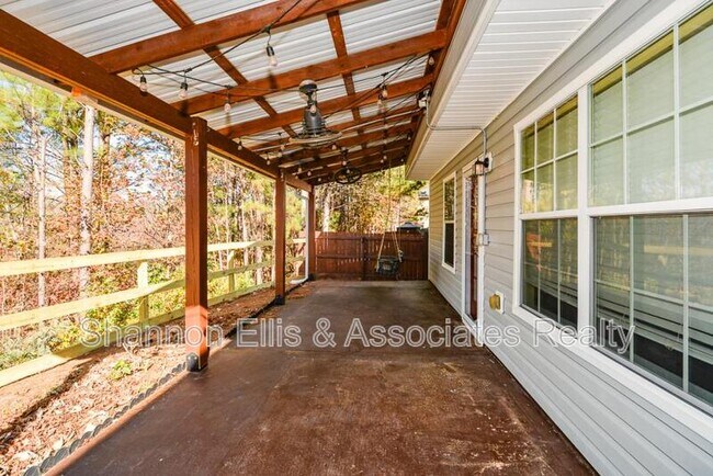 Building Photo - 137 Baywood Crossing