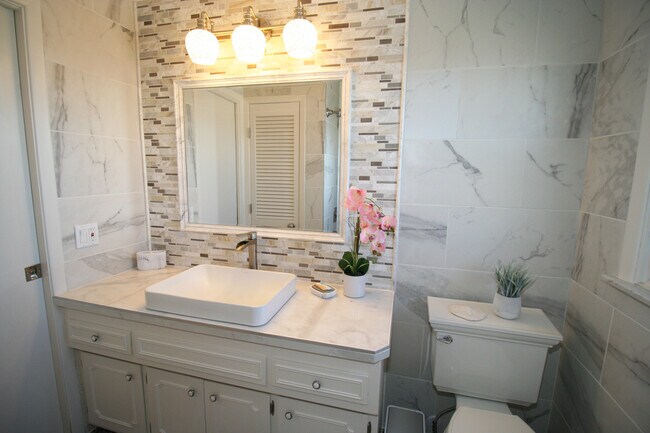 Building Photo - 1271 Bonnie Ln