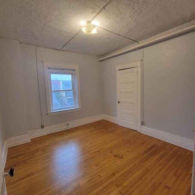 Building Photo - 597 Blair Ave