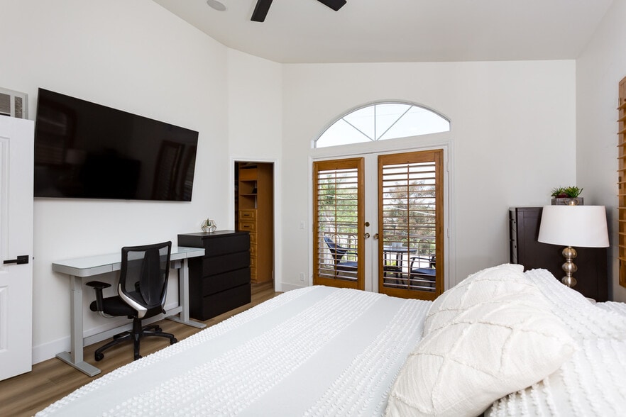 Building Photo - 919 W Lewis St