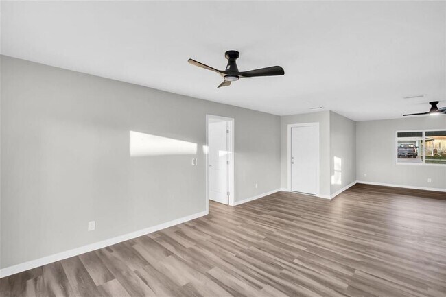 Building Photo - 12392 Cumberland Dr