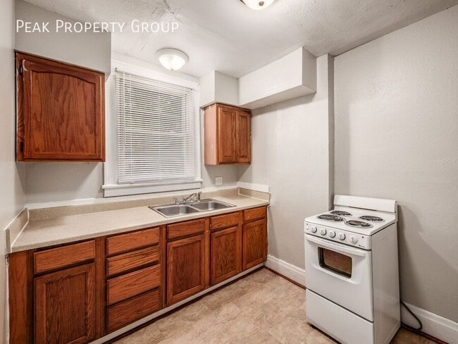 Building Photo - 1411 N 5th St